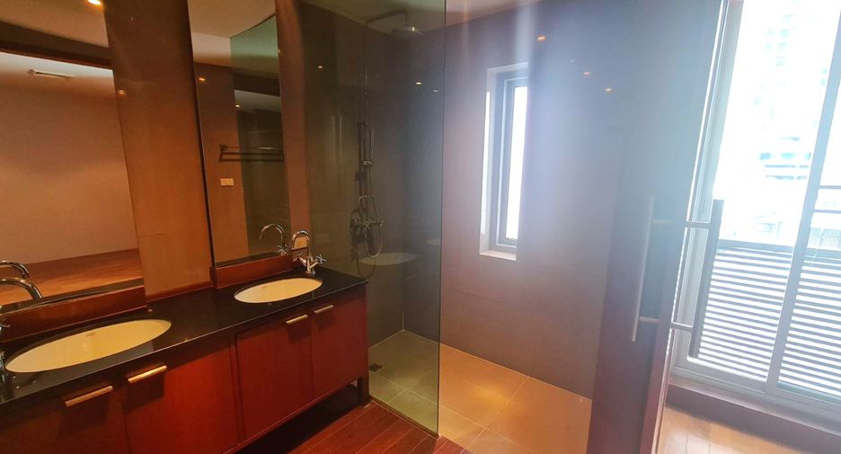 Reihenhaus zur Miete mit 3 Zimmer in Khlong Toei, Bangkok