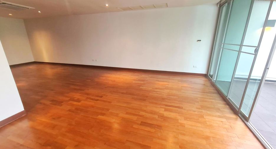 Reihenhaus zur Miete mit 3 Zimmer in Khlong Toei, Bangkok