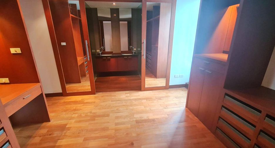Reihenhaus zur Miete mit 3 Zimmer in Khlong Toei, Bangkok