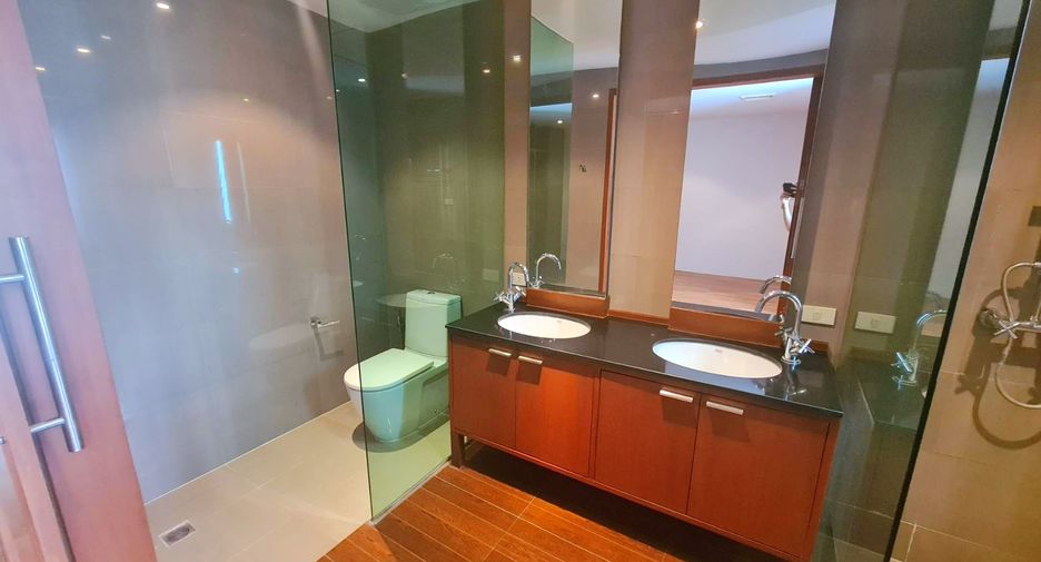 Reihenhaus zur Miete mit 3 Zimmer in Khlong Toei, Bangkok