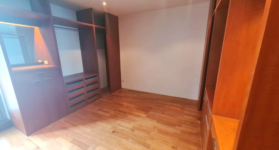 Reihenhaus zur Miete mit 3 Zimmer in Khlong Toei, Bangkok