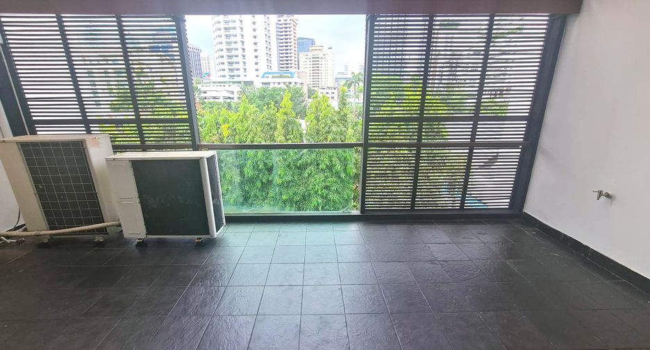 Reihenhaus zur Miete mit 3 Zimmer in Khlong Toei, Bangkok