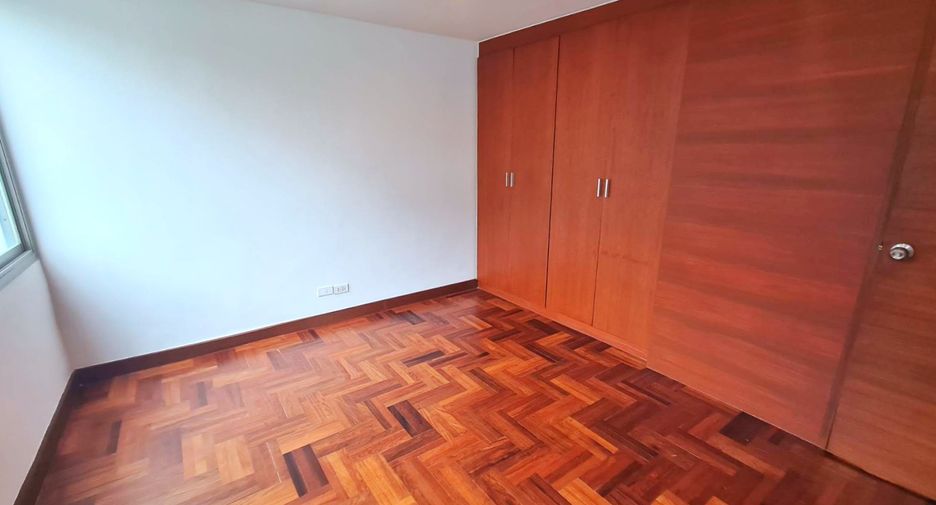 Reihenhaus zur Miete mit 3 Zimmer in Khlong Toei, Bangkok