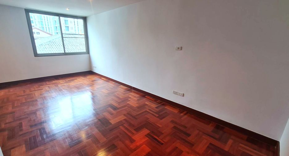 Reihenhaus zur Miete mit 3 Zimmer in Khlong Toei, Bangkok