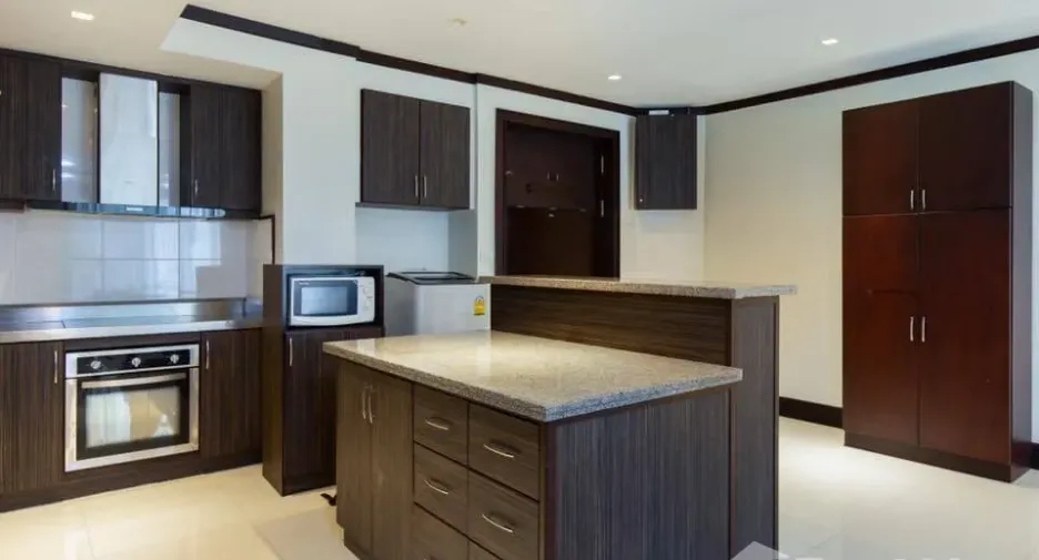 For rent 2 bedrooms apartment in Watthana, Bangkok