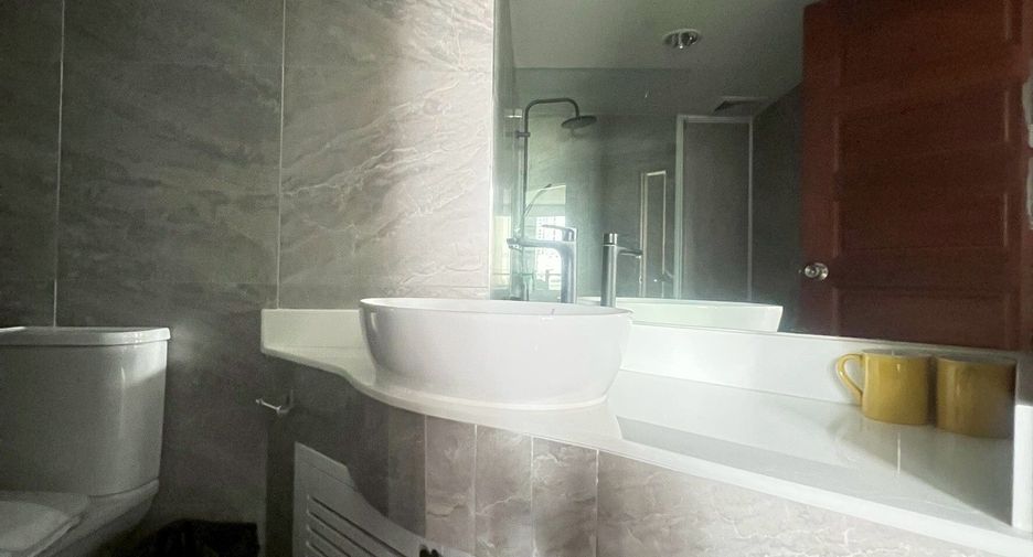 For rent 2 bedrooms apartment in Watthana, Bangkok
