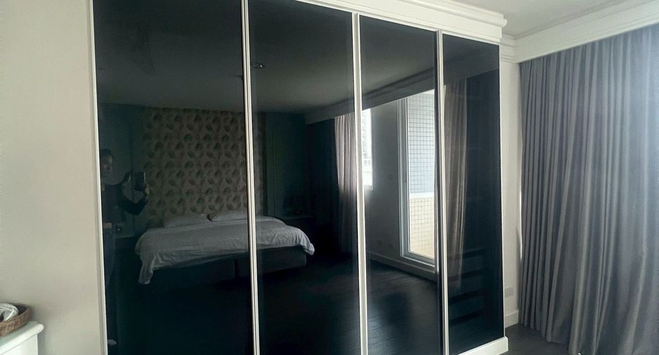 For rent 2 bedrooms apartment in Watthana, Bangkok