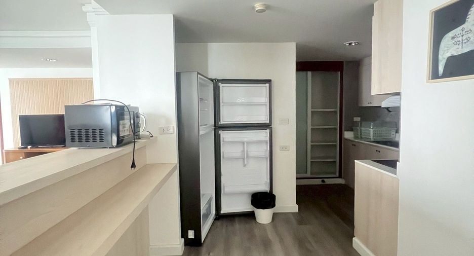 For rent 2 bedrooms apartment in Watthana, Bangkok