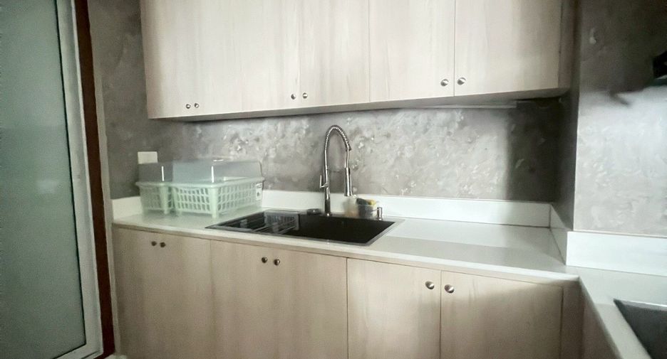 For rent 2 bedrooms apartment in Watthana, Bangkok
