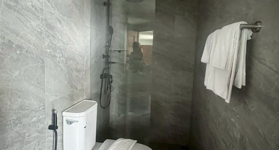 For rent 2 bedrooms apartment in Watthana, Bangkok