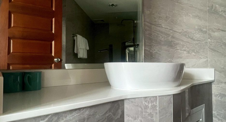 For rent 2 bedrooms apartment in Watthana, Bangkok