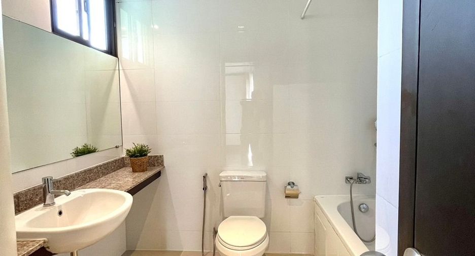 For rent 2 bedrooms apartment in Watthana, Bangkok