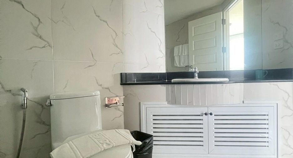 For rent 2 bedrooms apartment in Watthana, Bangkok