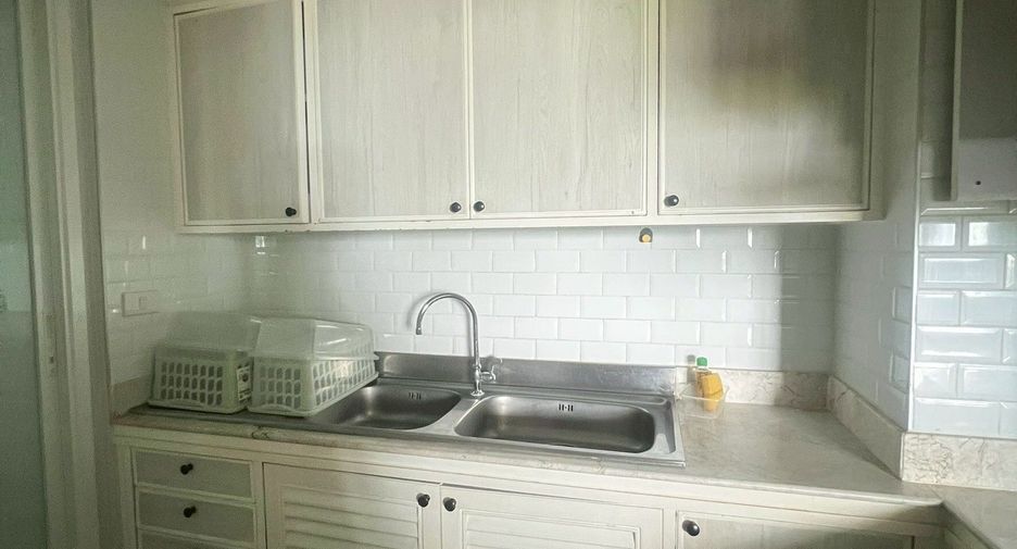 For rent 2 bedrooms apartment in Watthana, Bangkok