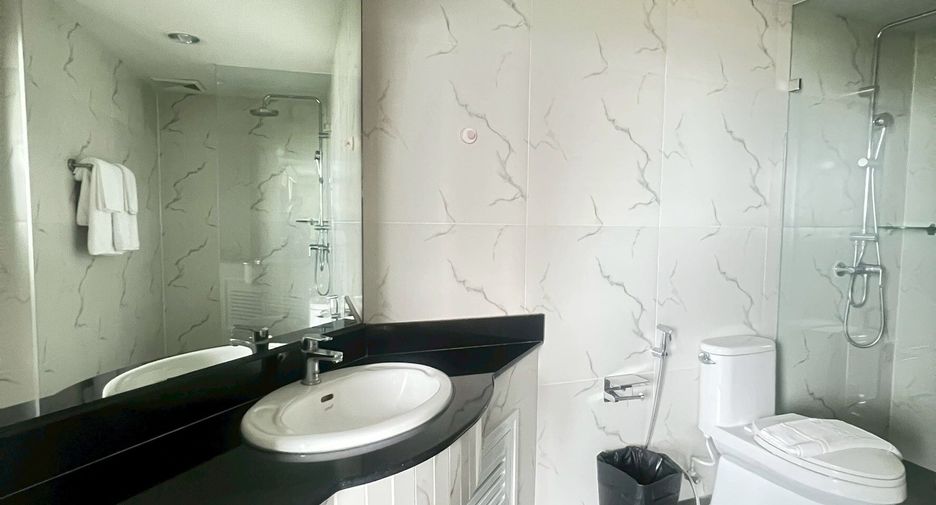 For rent 2 bedrooms apartment in Watthana, Bangkok