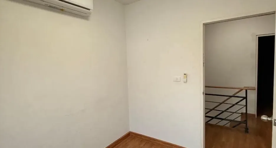 Casa adosada en alquiler de 3 habitaciones en Khlong Luang, Pathum Thani