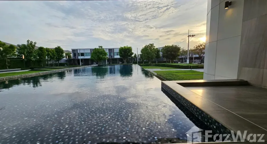 Casa adosada en alquiler de 3 habitaciones en Khlong Luang, Pathum Thani