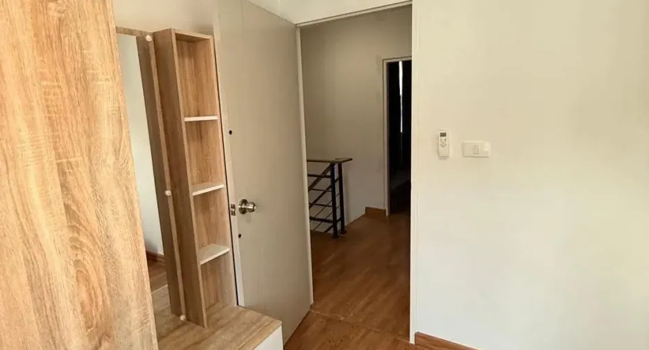 Casa adosada en alquiler de 3 habitaciones en Khlong Luang, Pathum Thani