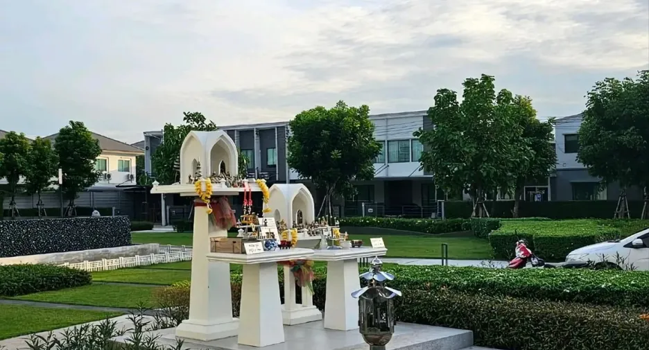 Casa adosada en alquiler de 3 habitaciones en Khlong Luang, Pathum Thani