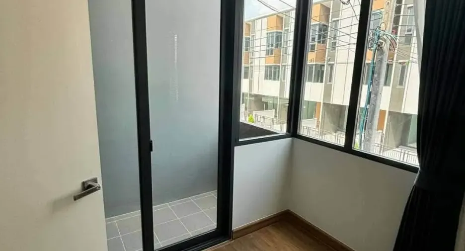 For rent 3 bedrooms townhouse in Don Mueang, Bangkok