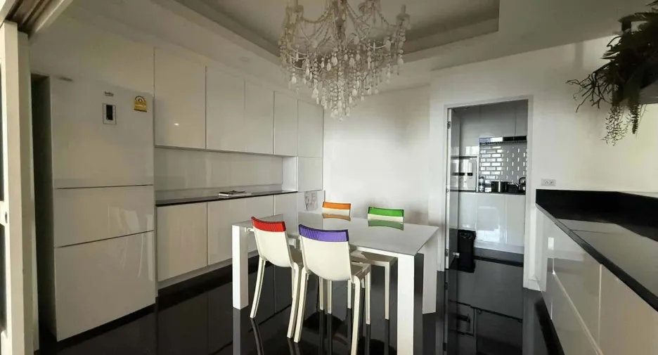 For rent 3 bedrooms condo in Sathon, Bangkok
