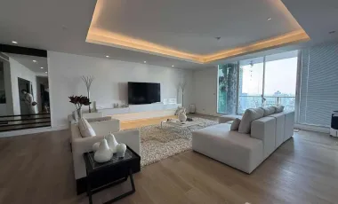 For rent 3 bedrooms condo in Sathon, Bangkok