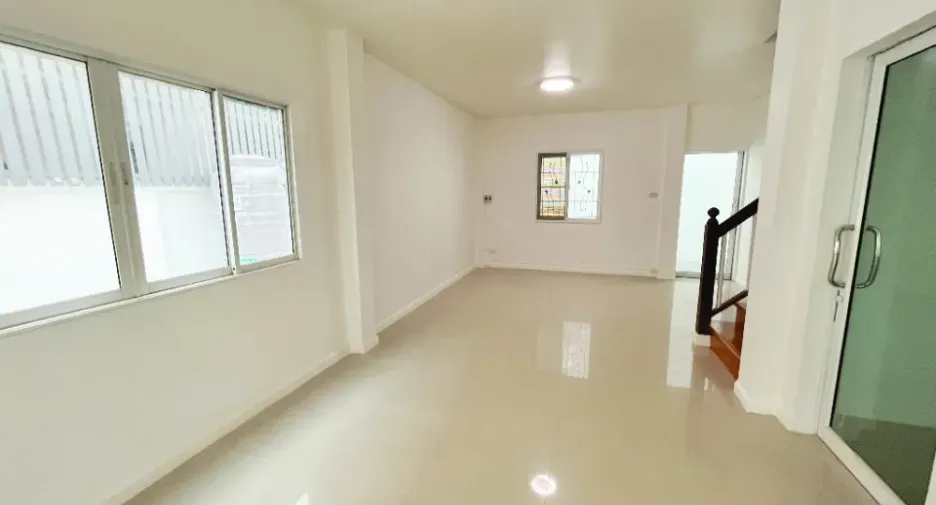 For sale 3 bedrooms townhouse in Nong Khaem, Bangkok
