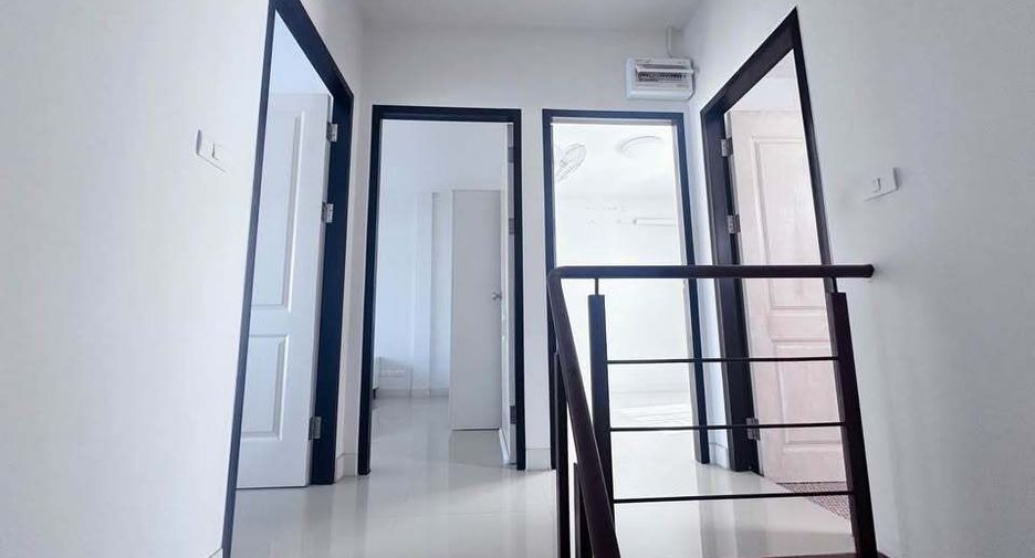 À louer 3 chambres maison de ville à Mueang Phuket, Phuket