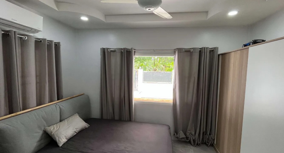 For rent 5 bedrooms villa in Mueang Phuket, Phuket