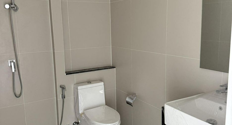 For rent 3 bedrooms townhouse in Suan Luang, Bangkok