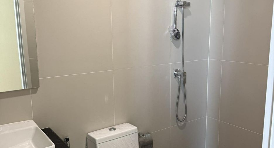 For rent 3 bedrooms townhouse in Suan Luang, Bangkok