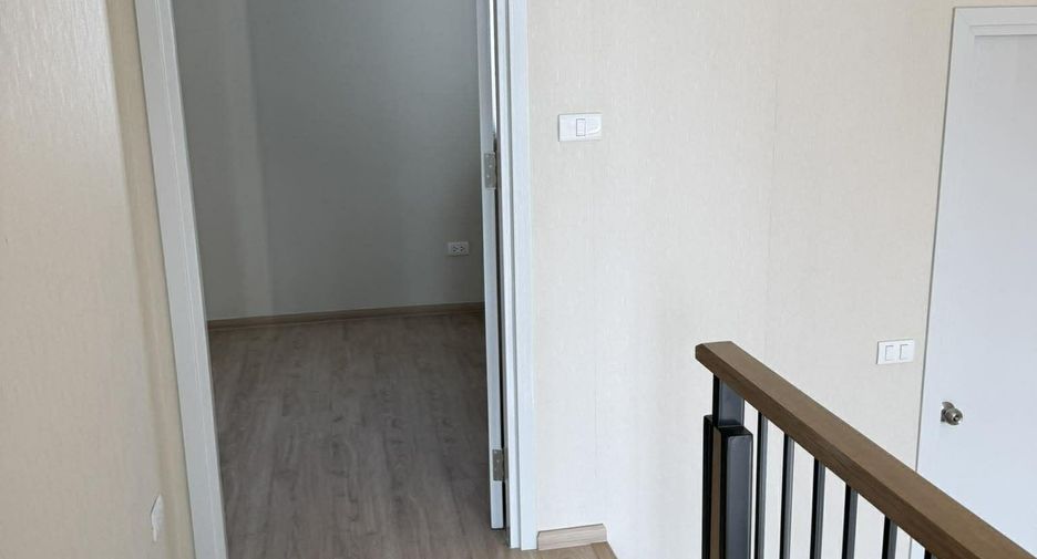 For rent 3 bedrooms townhouse in Suan Luang, Bangkok