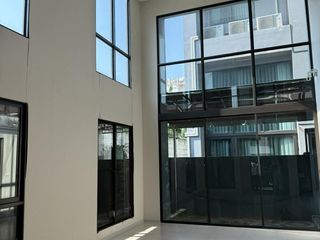 Аренда 3 спальни таунхаус в Суан Луанг, Бангкок
