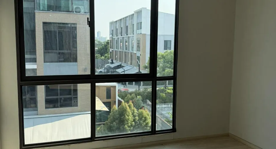 For rent 3 bedrooms townhouse in Suan Luang, Bangkok