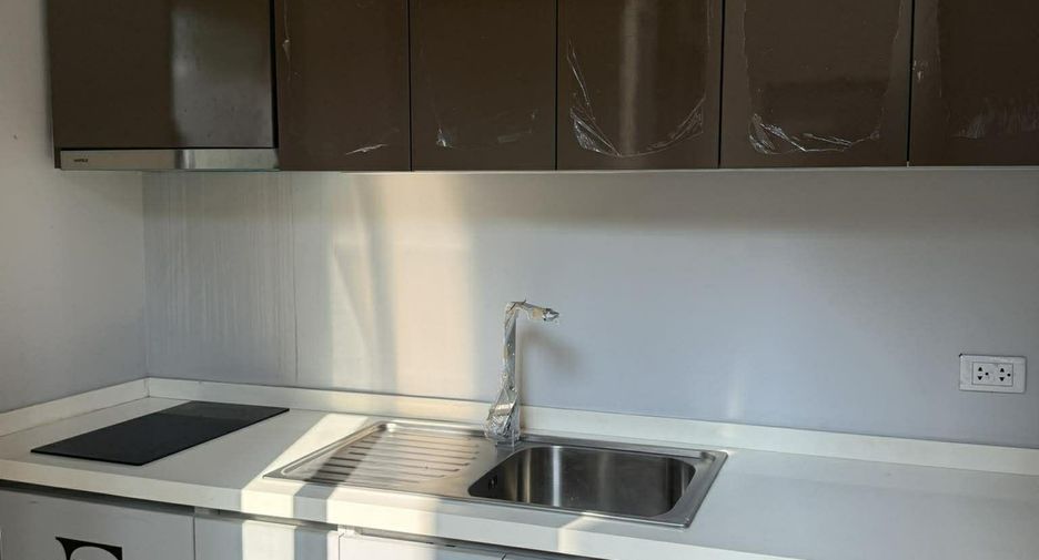 For rent 3 bedrooms townhouse in Suan Luang, Bangkok