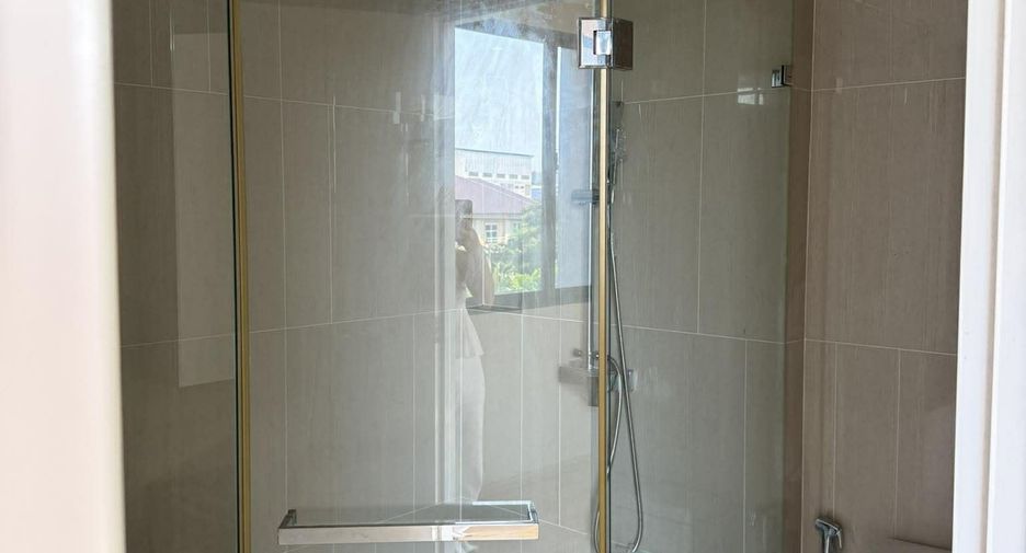 For rent 3 bedrooms townhouse in Suan Luang, Bangkok