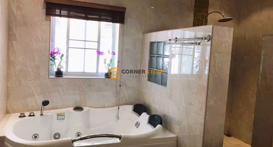 Haus zur Miete mit 5 Zimmer in Bang Lamung, Chonburi