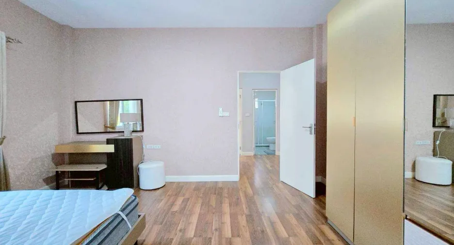 For rent 4 bedrooms house in Mueang Chiang Mai, Chiang Mai