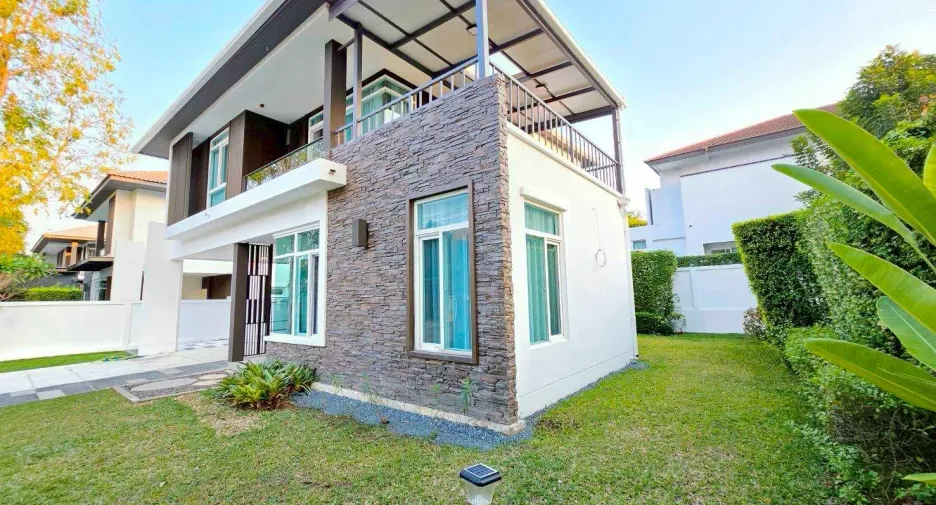 For rent 4 bedrooms house in Mueang Chiang Mai, Chiang Mai