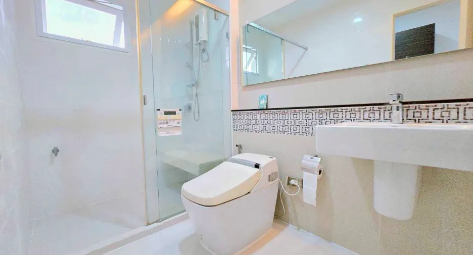 For rent 4 bedrooms house in Mueang Chiang Mai, Chiang Mai