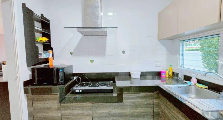 For rent 4 bedrooms house in Mueang Chiang Mai, Chiang Mai