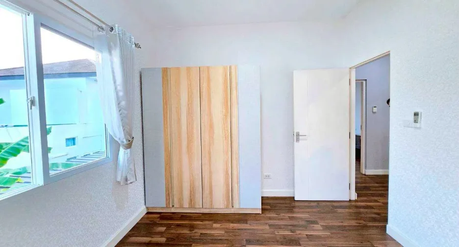 For rent 4 bedrooms house in Mueang Chiang Mai, Chiang Mai