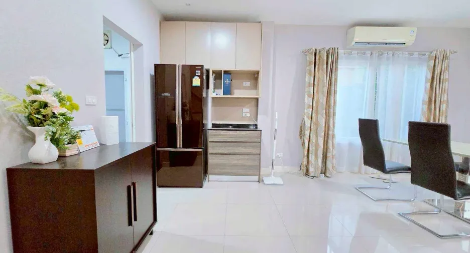 For rent 4 bedrooms house in Mueang Chiang Mai, Chiang Mai