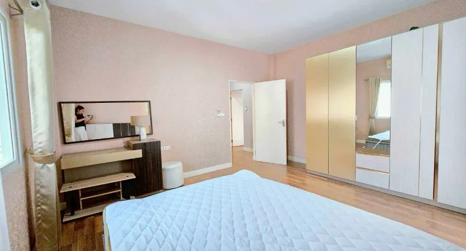 For rent 4 bedrooms house in Mueang Chiang Mai, Chiang Mai