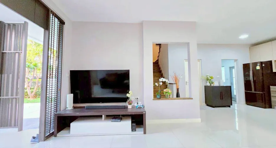 For rent 4 bedrooms house in Mueang Chiang Mai, Chiang Mai