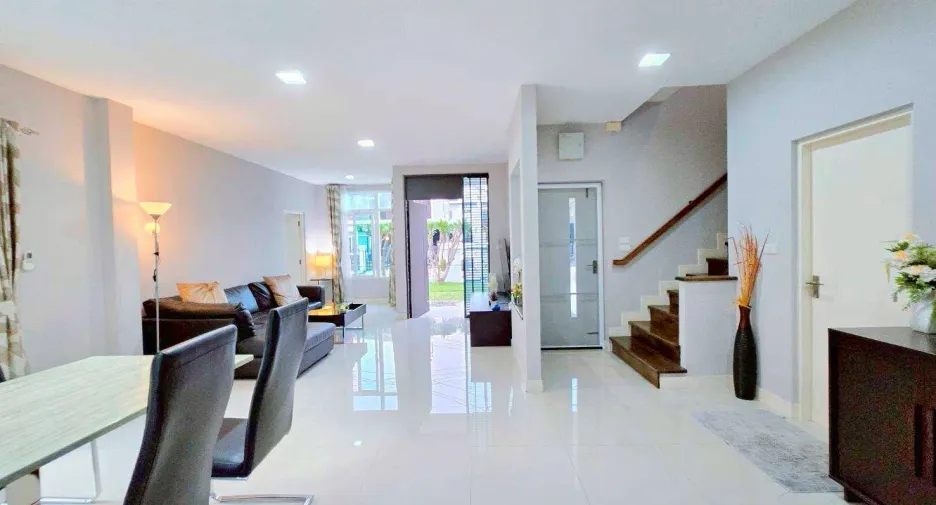 For rent 4 bedrooms house in Mueang Chiang Mai, Chiang Mai