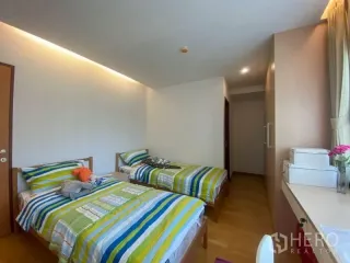 For rent and for sale 3 bedrooms condo in Phra Khanong, Bangkok