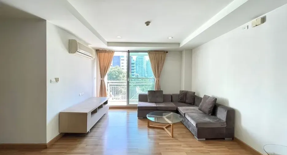 For rent 3 bedrooms condo in Khlong Toei, Bangkok