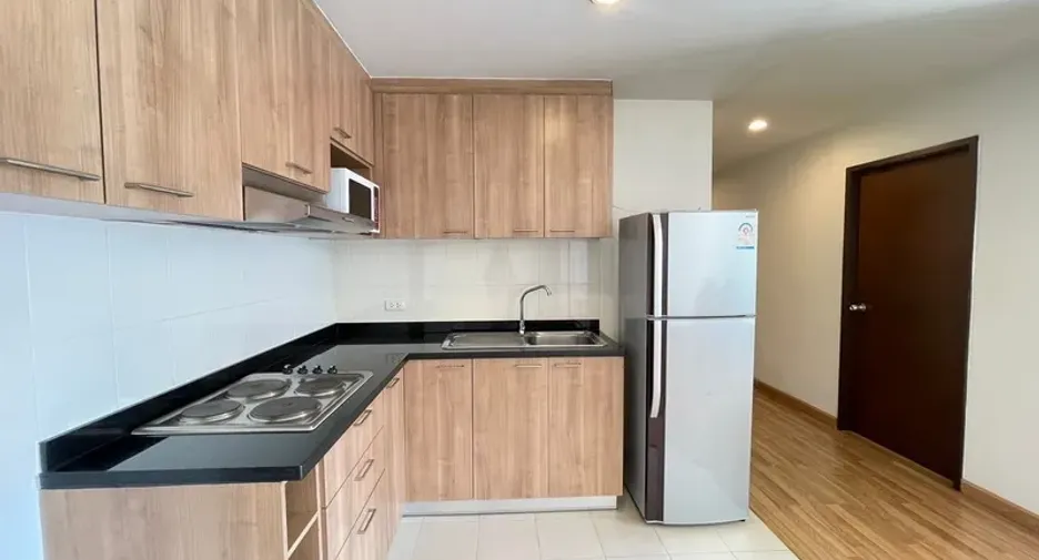 For rent 3 bedrooms condo in Khlong Toei, Bangkok