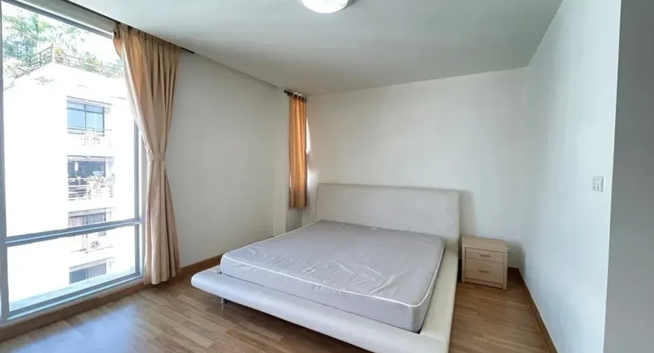 For rent 3 bedrooms condo in Khlong Toei, Bangkok